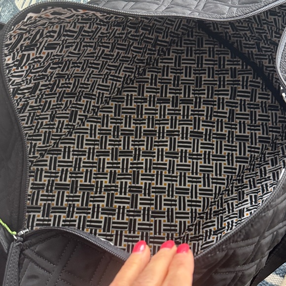 Vera Bradley Large Duffel Classic Black Travel Bag with Zipper - NWT/Retail $99 - Picture 10 of 13